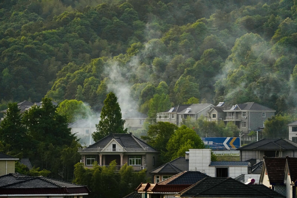 山里人家炊烟缭绕