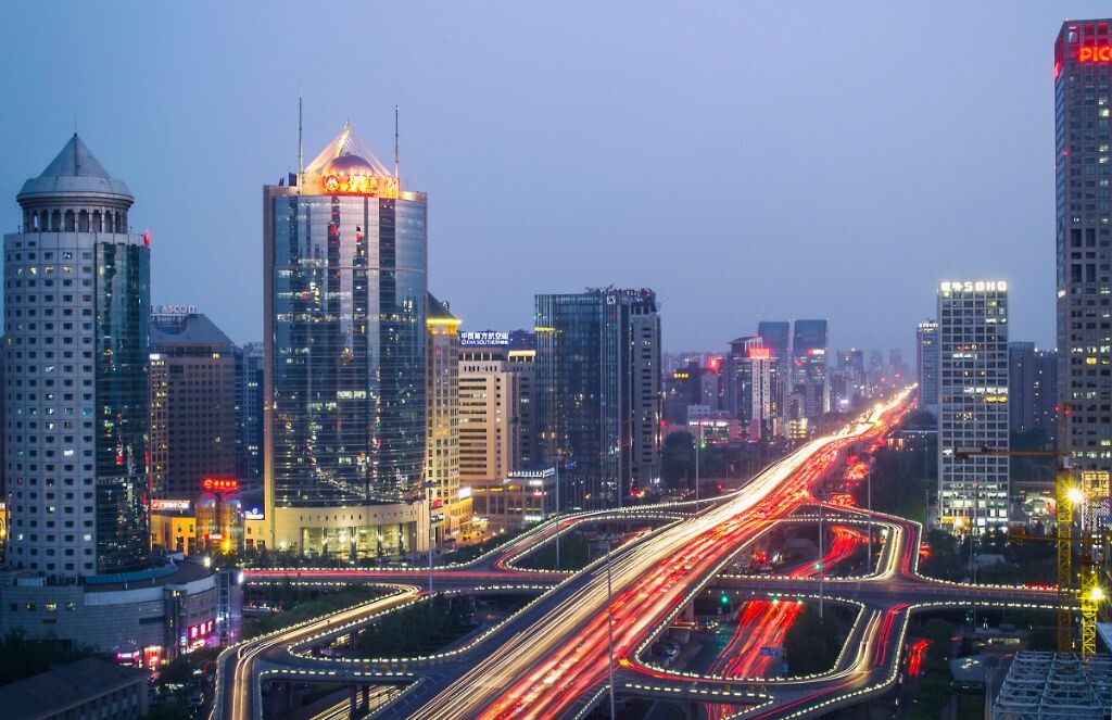 第一次戴安全帽上工地,吓哭。