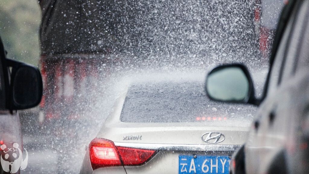 瀑布“洗车”