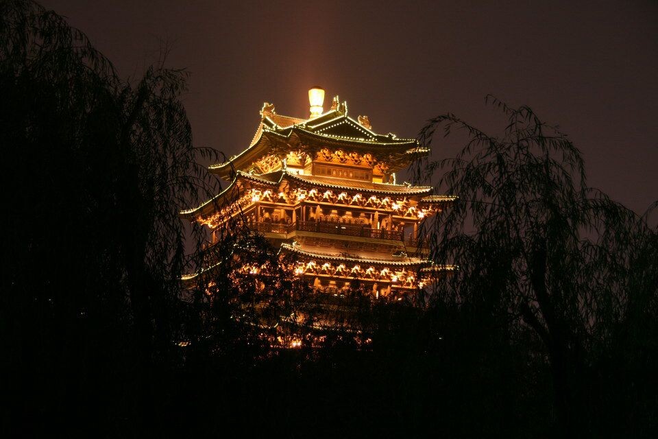 大明湖夜景<br />
