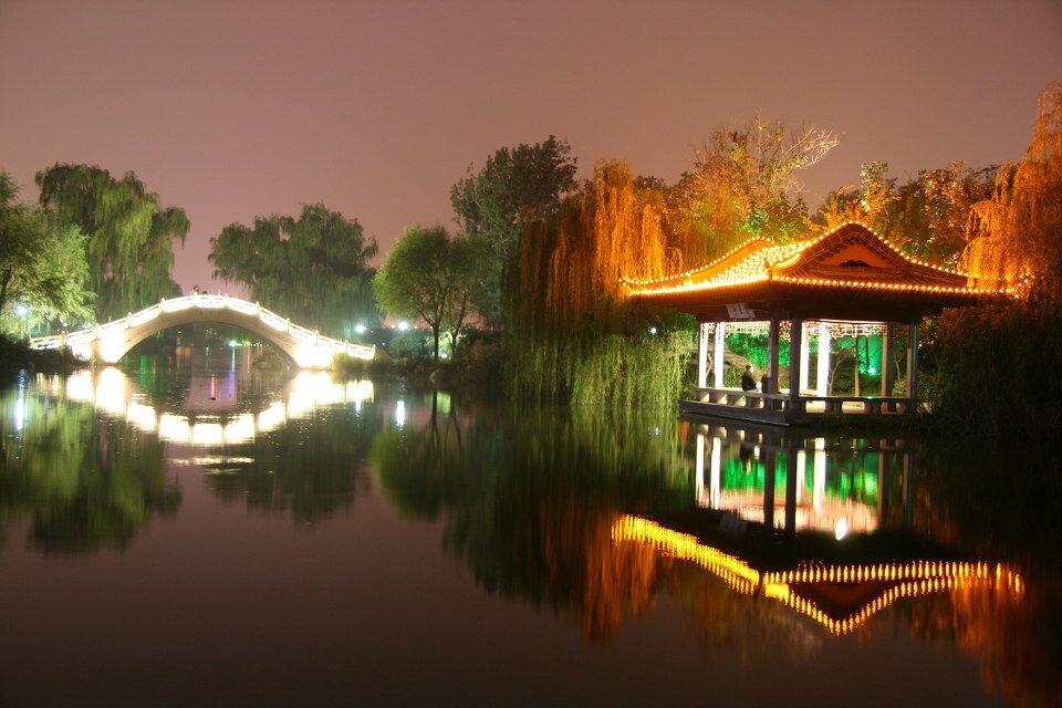 大明湖边<br />
