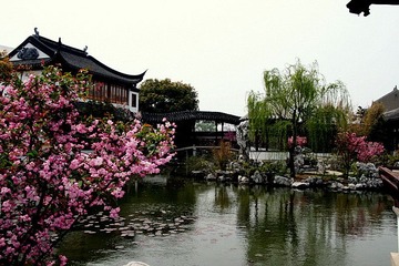 花影压重门