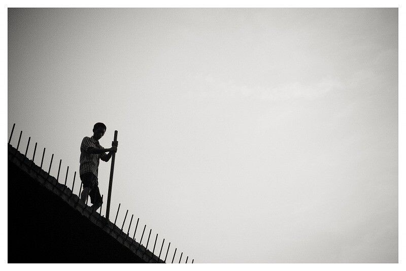 扳钢筋的爷们<br />
扳钢筋的爷们 LUMIX-GF1镜头CarlZeiss-Distagon35-2.8