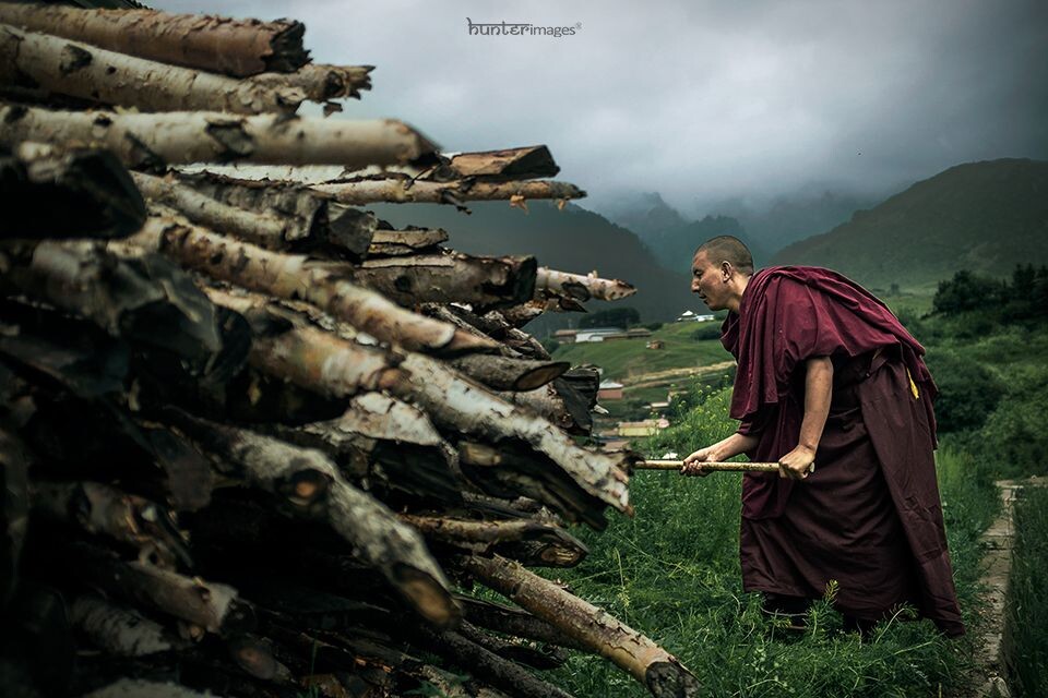 “一切有为法，如梦幻泡影，如露亦如电，当作如是观。” 等那天真的看懂这句话，就找个地方拾柴锄草，牧马放羊。