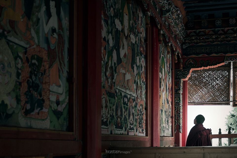 &quot;凡所有相， 皆是虚妄。 若见诸相非相， 即见如来。&quot;有人说，看佛其实在看己。