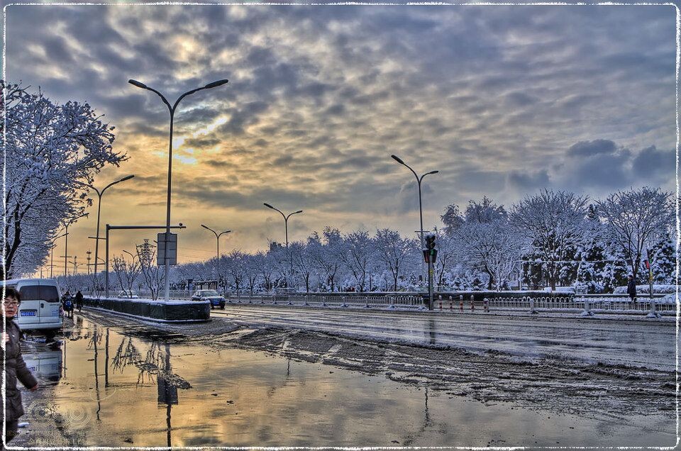 _MG_7081_2_3_tonemapped<br />
等公车时的朝霞。HDR