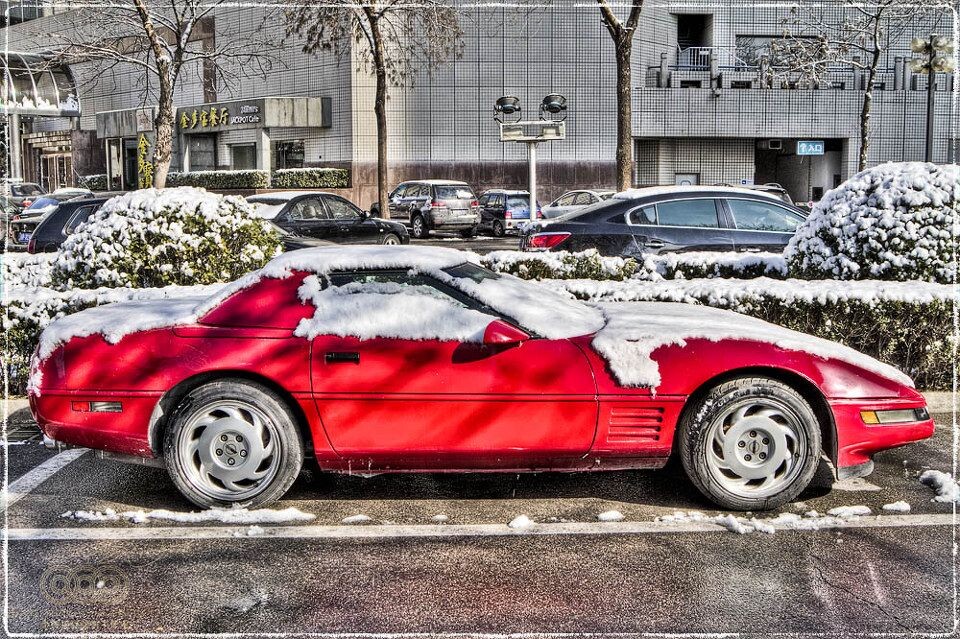 _MG_7147_8_9_tonemapped<br />
亮马大厦前的一辆跑车。HDR