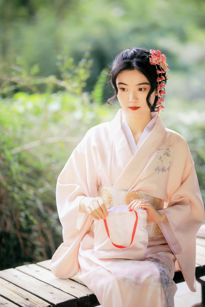 穿和服的那个少女