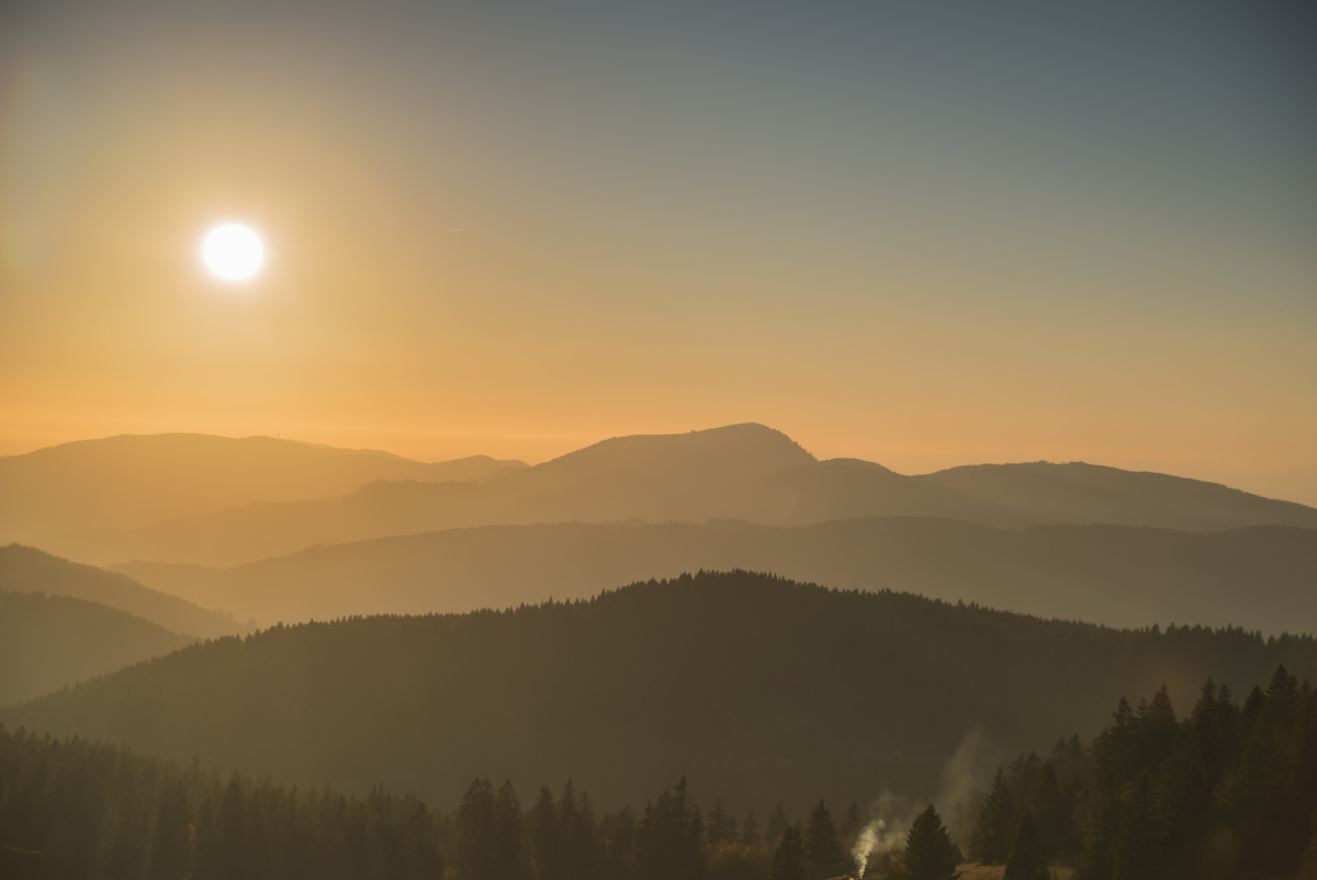 黑森林日落 暖色系