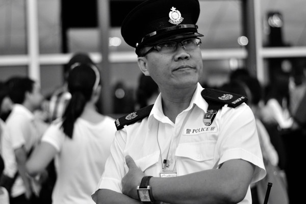 傲气的警司 br />