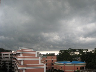 暴风雨的前夕.jpg