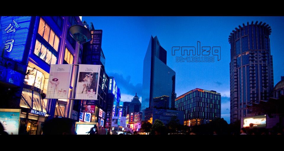 南京路夜景<br />
南京路夜景