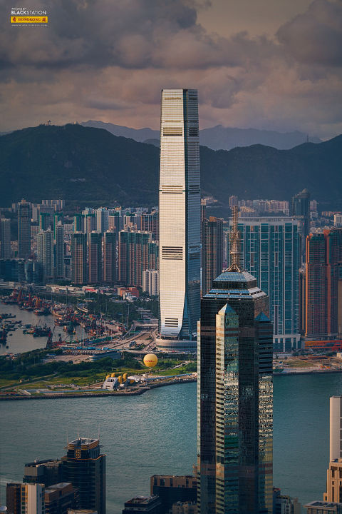 日落中的香港环球贸易广场 / international commerce centre-icc