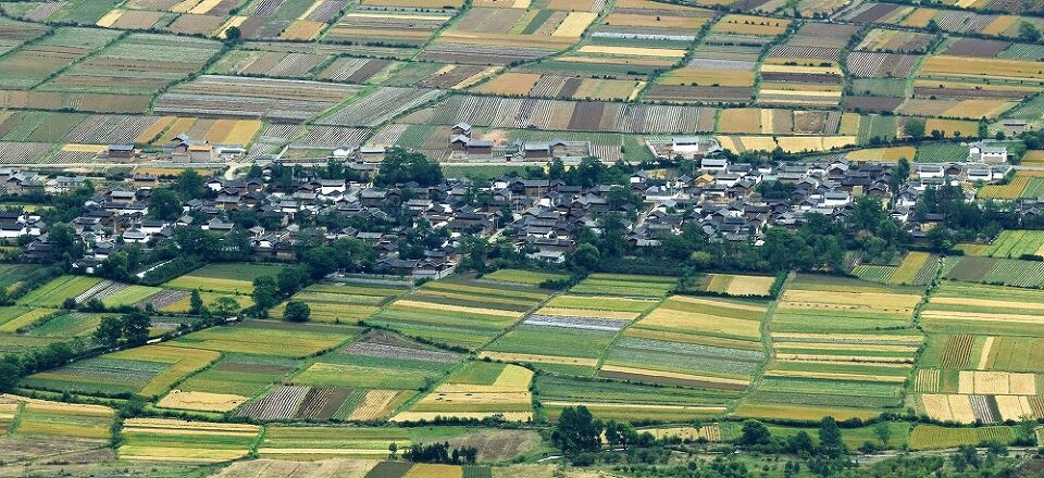 山边小村<br />
