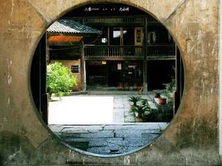 圆  窥