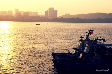 江边,武昌