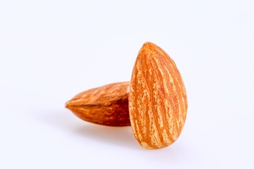 702857
