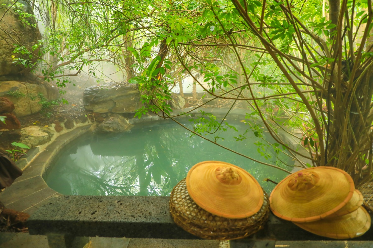 云南腾冲荷花温泉