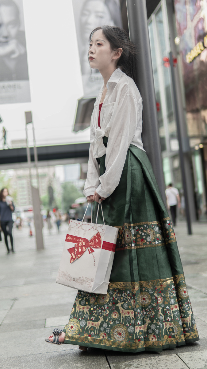 汉服现代混搭马面裙