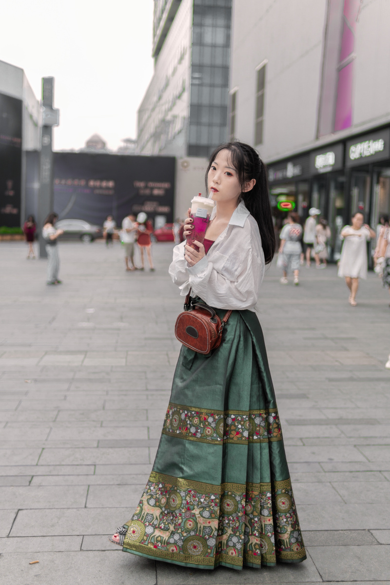 汉服现代混搭马面裙
