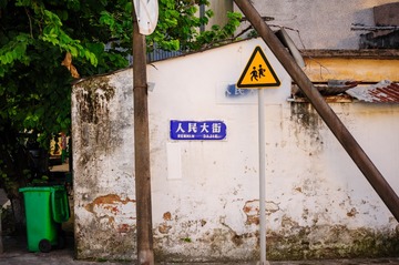 405895