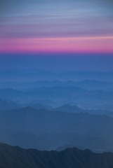 层峦叠嶂