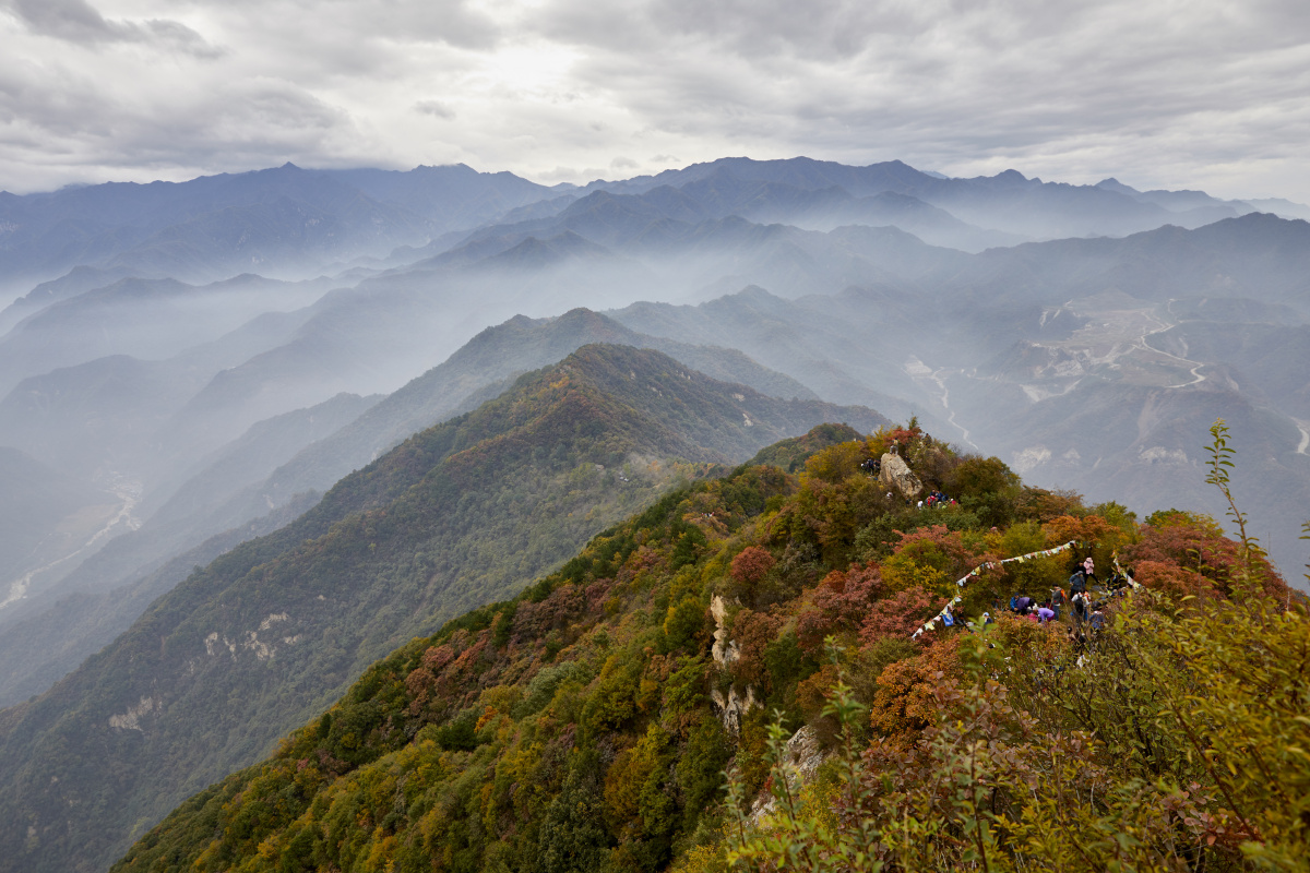 秦岭圭峰山霜叶红于二月花