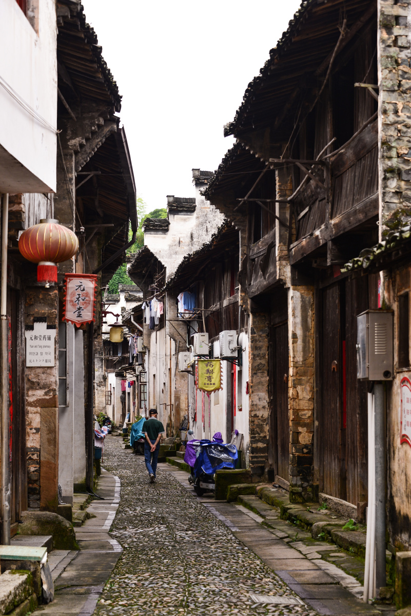 渔梁古镇渔梁古镇位于歙县城南一公里处的练江畔,是徽商兴盛数百年的