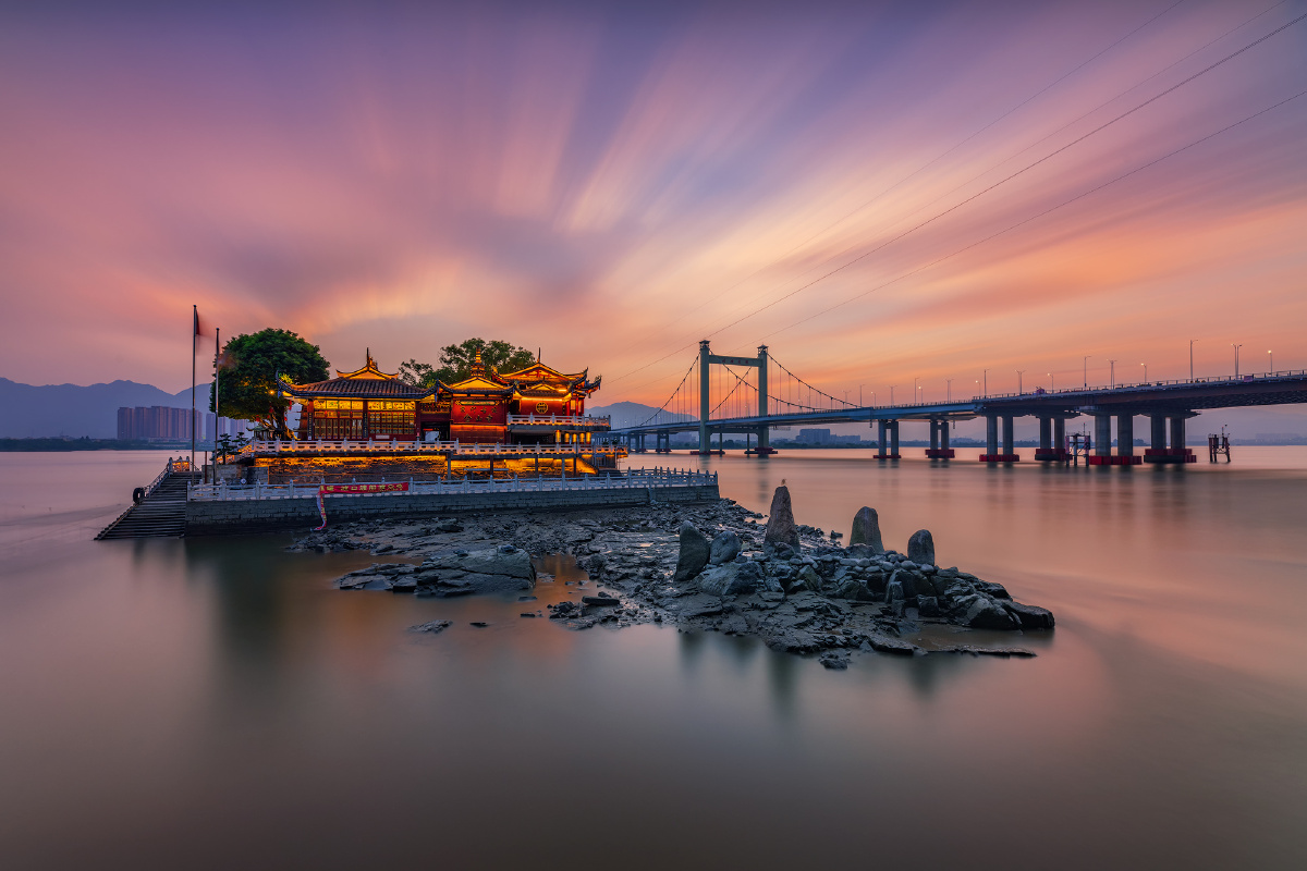 《夕照金山寺》摄于福州金山寺.
