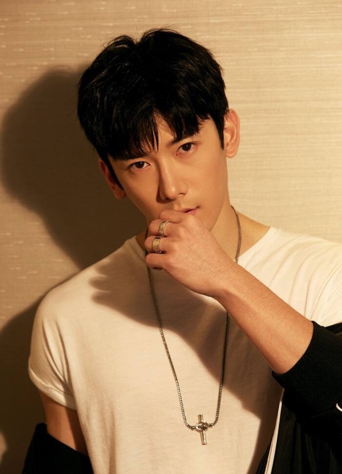 刘芮麟长得帅就是不红