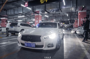 880689