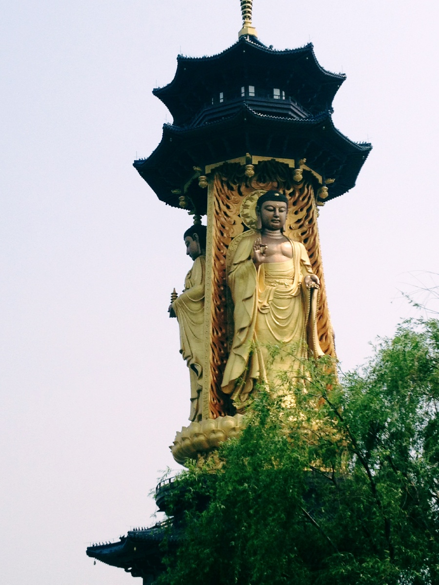 佛光普照看偶如来神掌溱湖三面药师佛塔