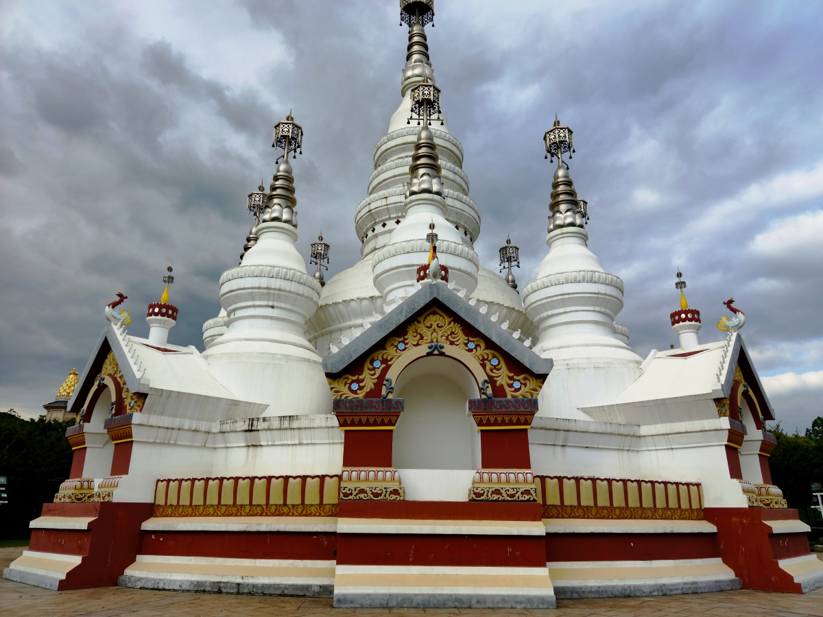 灵山胜境曼飞龙塔