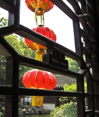 窗外的红灯笼         