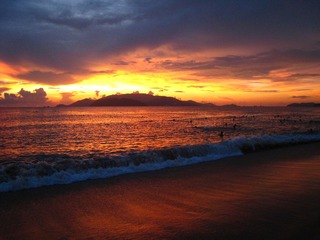 BJ_MHE_LAURA_VIETNAM SUNRISE.jpg
