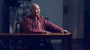 著名油画家黄阿忠肖像
