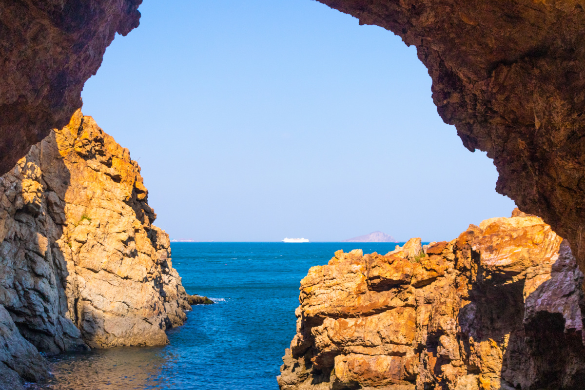 浪漫之都时尚大连位于大连海之韵公园海底大峡谷