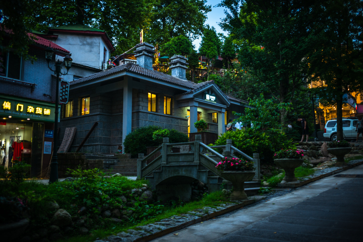 我的摄影作品林中屋器材徕卡m240徕卡35f2a故事林间露红顶小屋山中藏