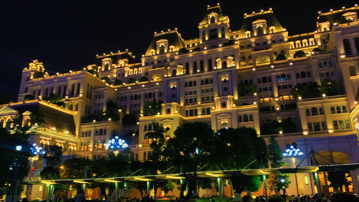 打卡贵阳白宫夜景很美气派