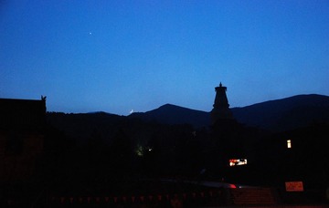 塔星月