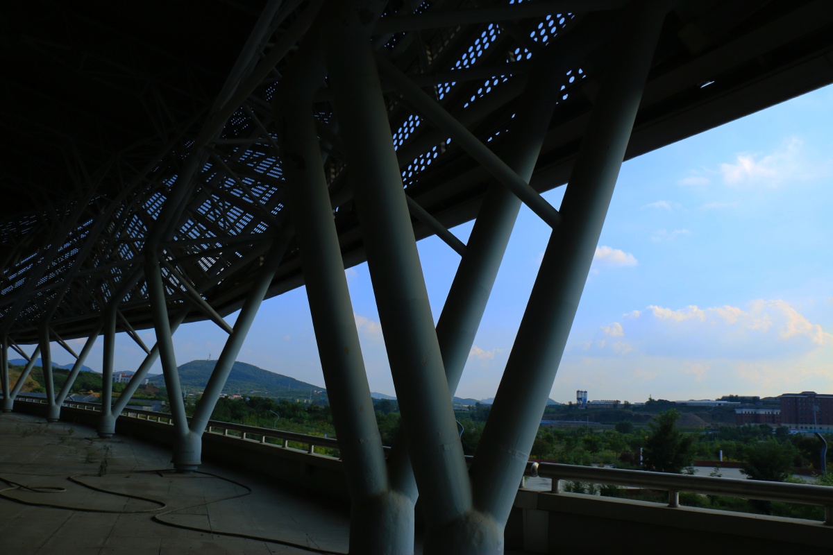 普兰店体育场约等于废弃现状