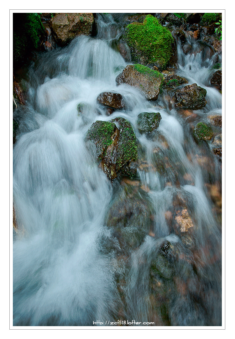 山涧清泉,潺潺秀水