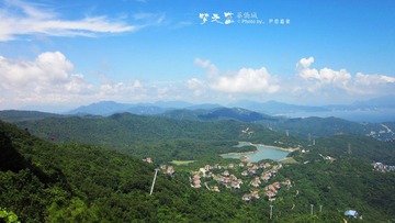 那团白云背后的蓝天。。（2011-7-31于深圳东部华侨城）