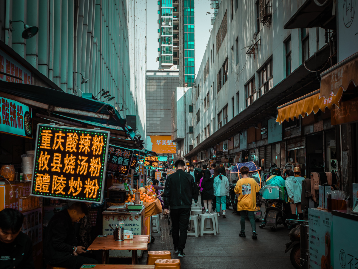 人人皆是行色匆匆