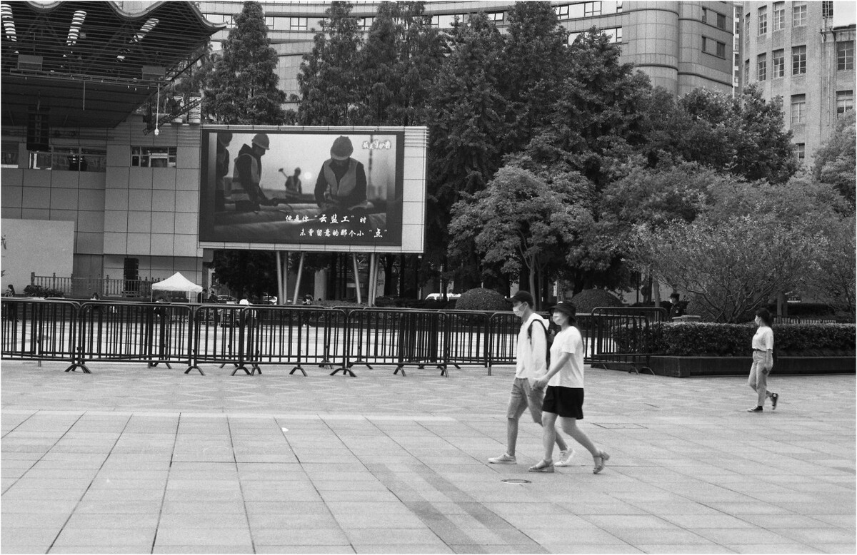 步行街随拍…爱克发黑白胶片