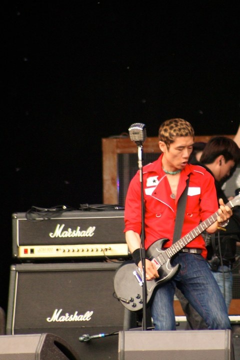 脑浊,肖容,主唱,吉他 br /> 2012草莓音乐节