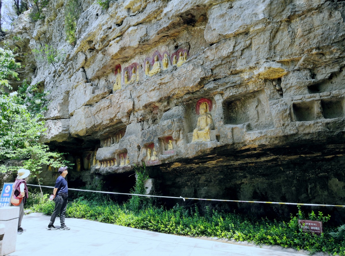 济南开元寺遗址,位于千佛山东南佛慧山峰下深涧内.