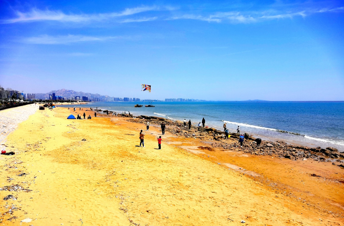 青岛西海岸新区碧海蓝天金沙滩