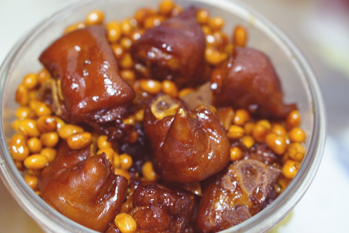 自制美食之黄豆炖猪蹄