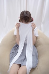 990189